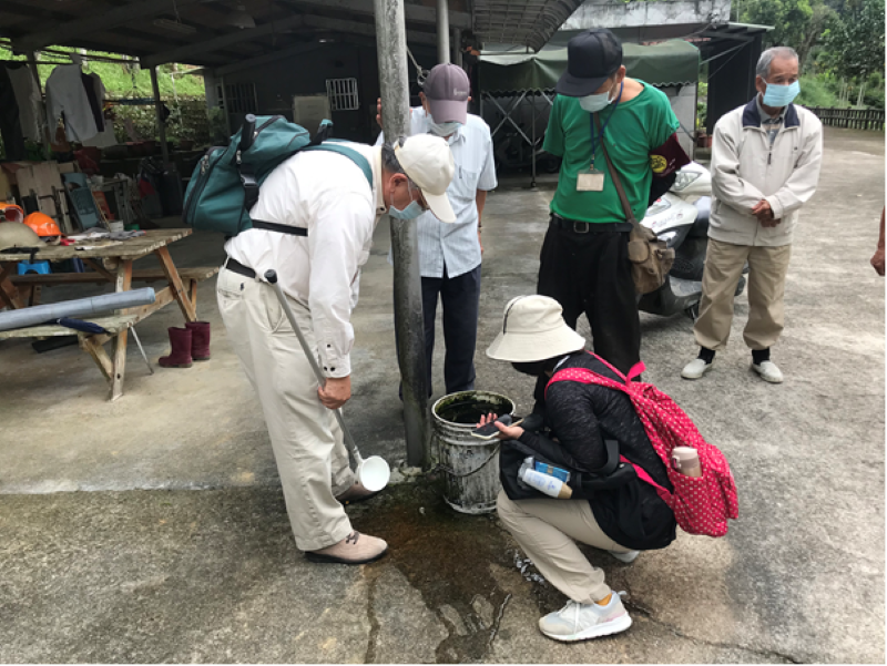 27.1090927照片_專家巡檢水桶有無孑孓，且應加蓋或加掛細網避免病媒蚊產卵-1.png