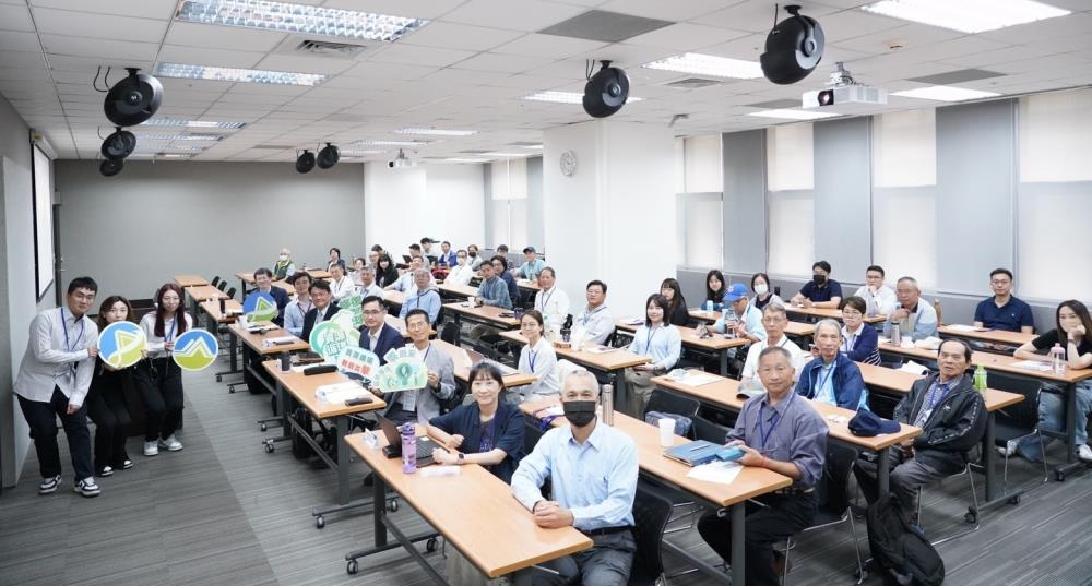 0529.資源循環產業交流會議大合照.jpg