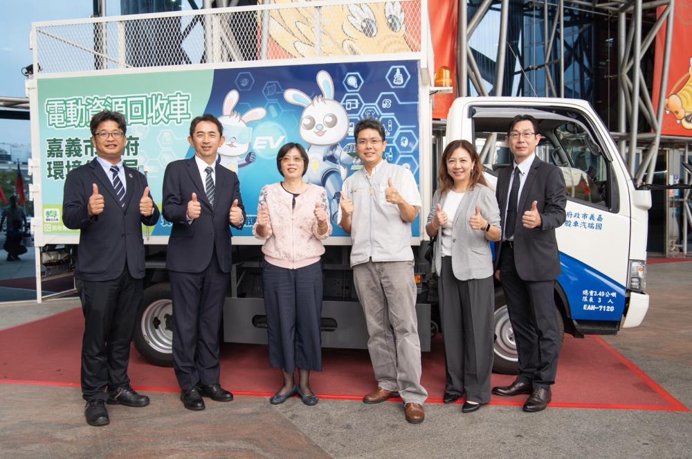 10.20-12.循環署肯定嘉義市環保局與國瑞汽車共同打造全台第一輛電動資收車.jpg