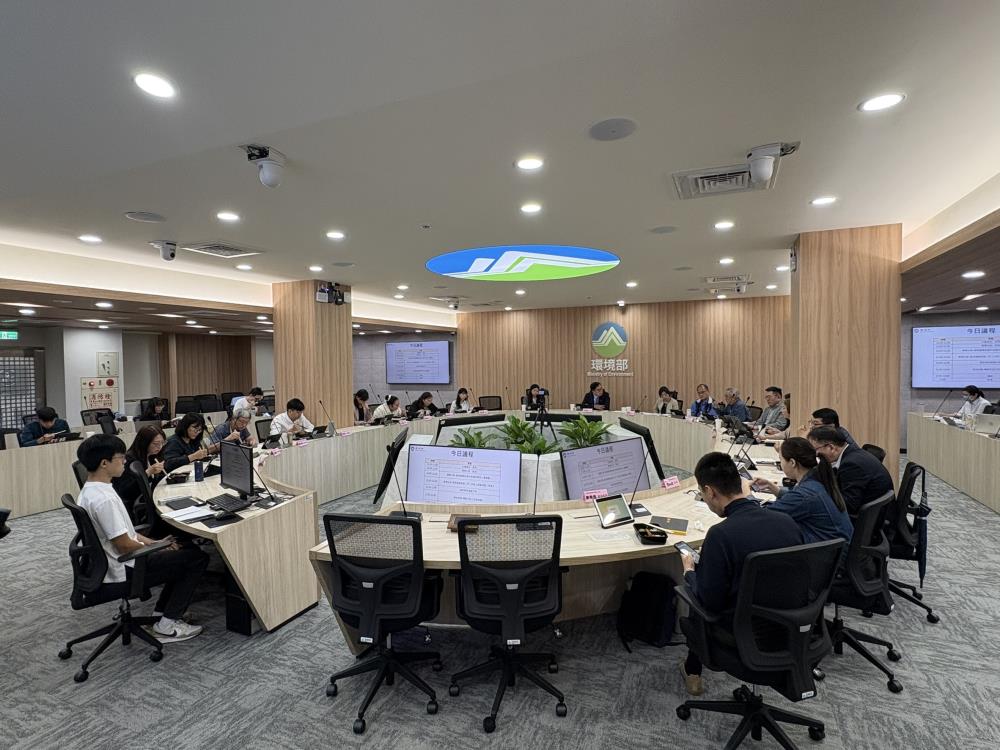 10.29.環境部彭啓明部長今_29_日主持餐飲外送包裝減量圓桌論壇.jpg