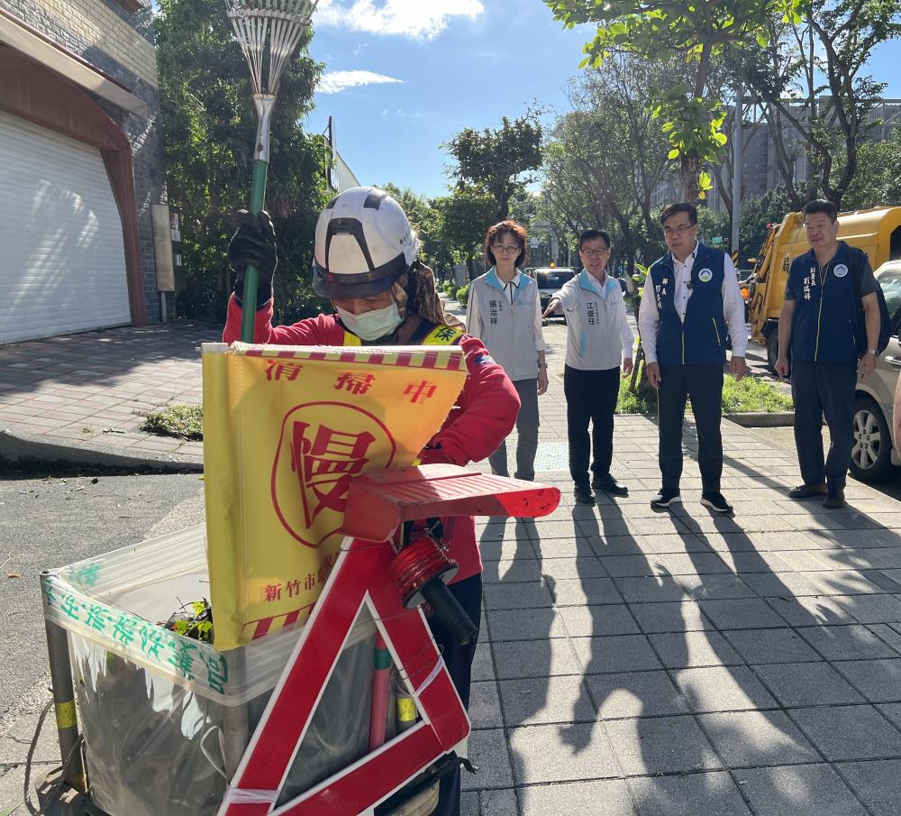 11.02.關心康芮颱風後清潔隊員工作及環境復原整理整頓情形.jpg