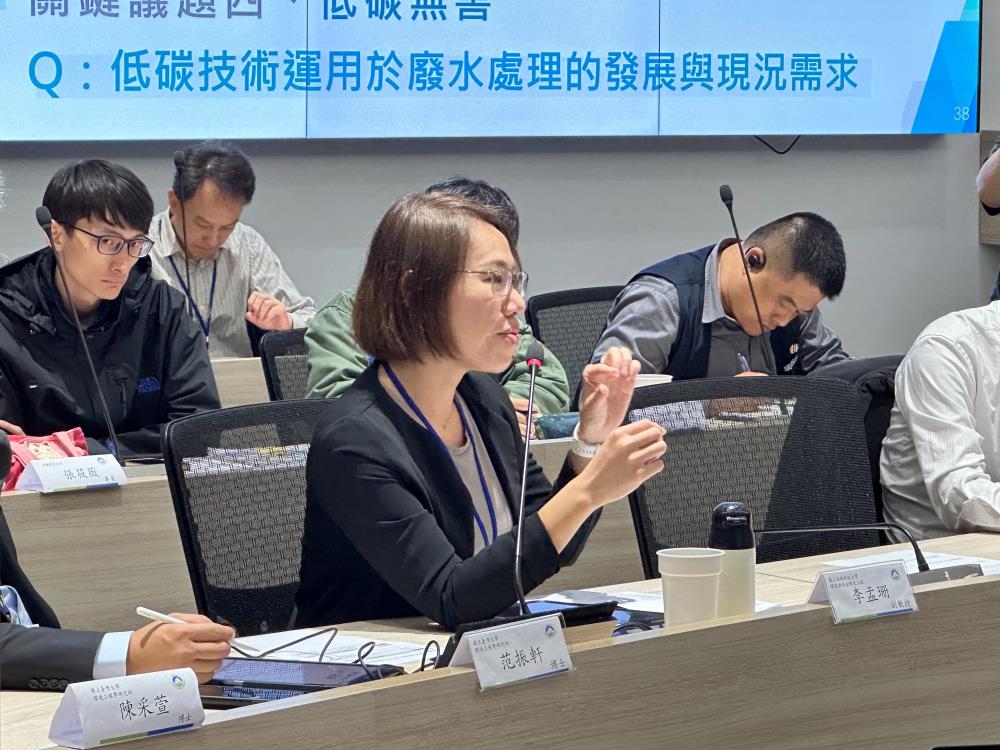 1111.論壇活動與會代表針對議題討論發言.jpg
