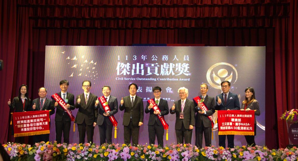 1217-1.賴清德總統及全體受獎代表合影.jpg