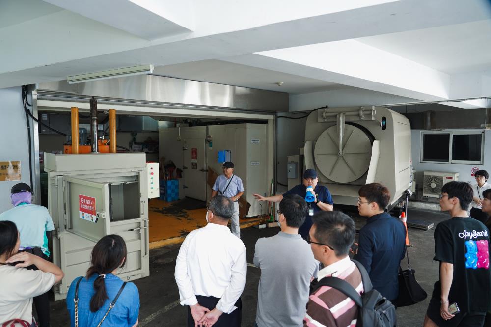 0506.將捷金鬱金香酒店介紹垃圾壓縮機器及秤重，做好廢棄物自主管理與減量.jpg
