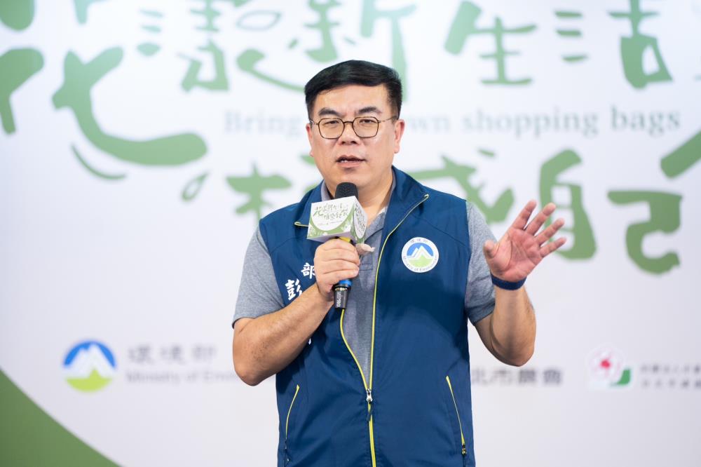 0802.環境部彭啓明部長現場說明啟動建國花市不塑花市示範場域，買花「三袋同行+減塑可行」_自備購物袋、使用二手袋及忘記帶可借用循環袋.jpg