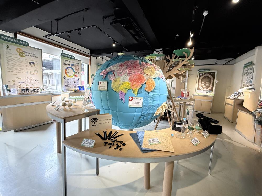 0805特展匯聚了臺灣各界在塑膠循環領域的努力，呈現從源頭設計到再利用的完整循環鏈，涵蓋全球塑膠公約四大重點面向的具體成果。展覽期間為114年8月1日至9月13日，共有四大特色展區。.jpg