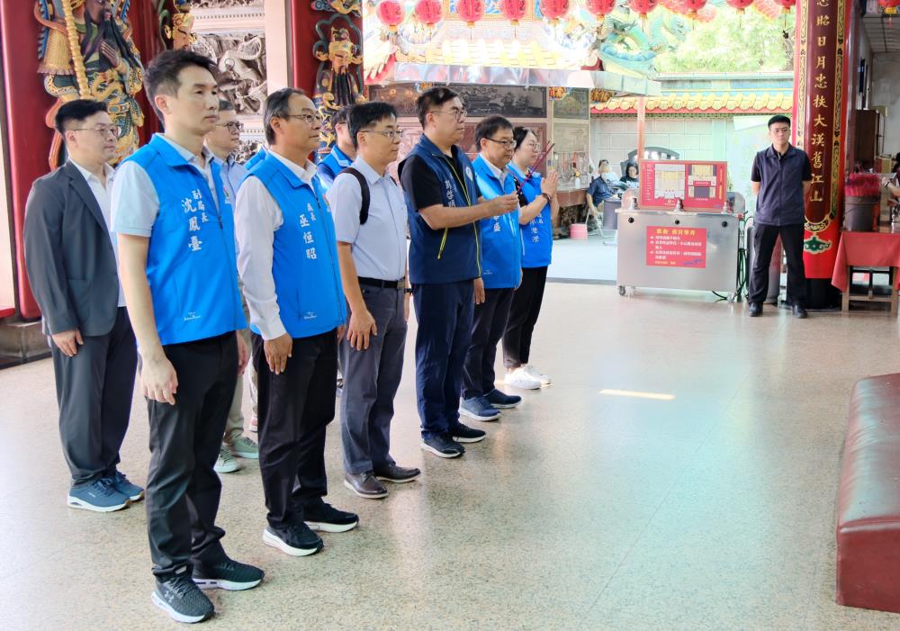 0816.彭啓明部長於苗栗玉清宮進行參拜.JPG