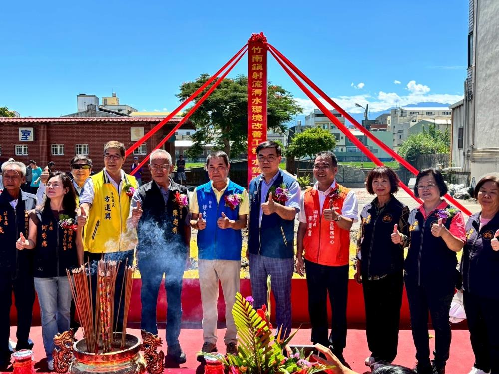 0821竹南鎮射流溝水環境改善工程_水質改善動土典禮大合照.JPG