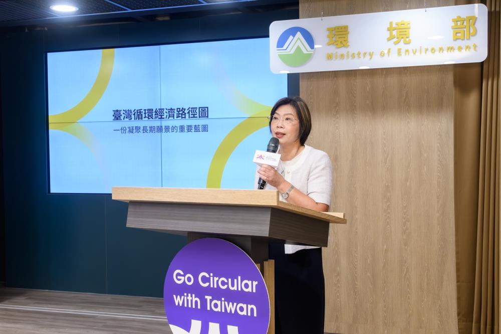 1001.環境部資源循環署署長賴瑩瑩指出，臺灣多年來深耕循環經濟，這次論壇不僅是國際合作的新舞台，也象徵台灣在亞太區的領導角色。.jpg
