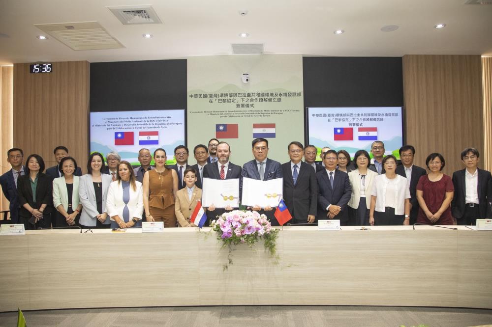 1001+臺巴環長共同簽署「在《巴黎協定》下合作備忘錄」來賓合照.jpg