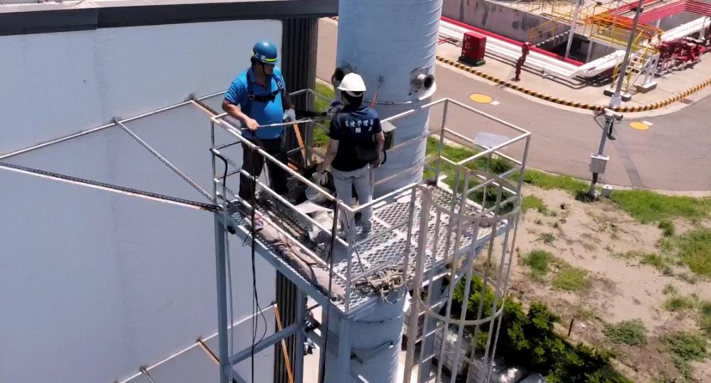 1021.執行排放管道廢氣採樣檢測.jpg