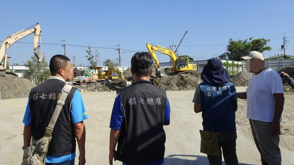 1021-橋頭地檢署指揮環境管理署及保七總隊查緝土資場.jpg