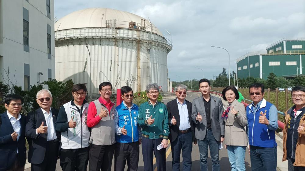 1120+1.環境部沈次長志修(右5)、廖偉翔立委(右4)、王育敏立委(右3)、王正旭立委(左6)至桃園參訪生質能中心.jpg