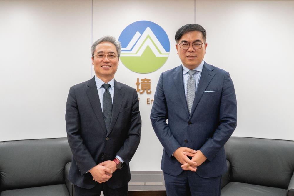 0825-彭啓明部長與李岳融大使合影.jpg