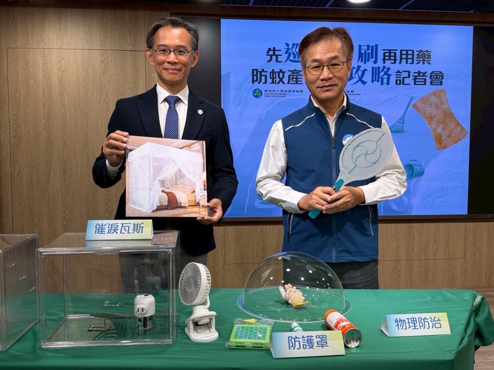 0826.化學署蔡孟裕署長_右1_與中興大學李後鋒教授_左1_合照.jpg