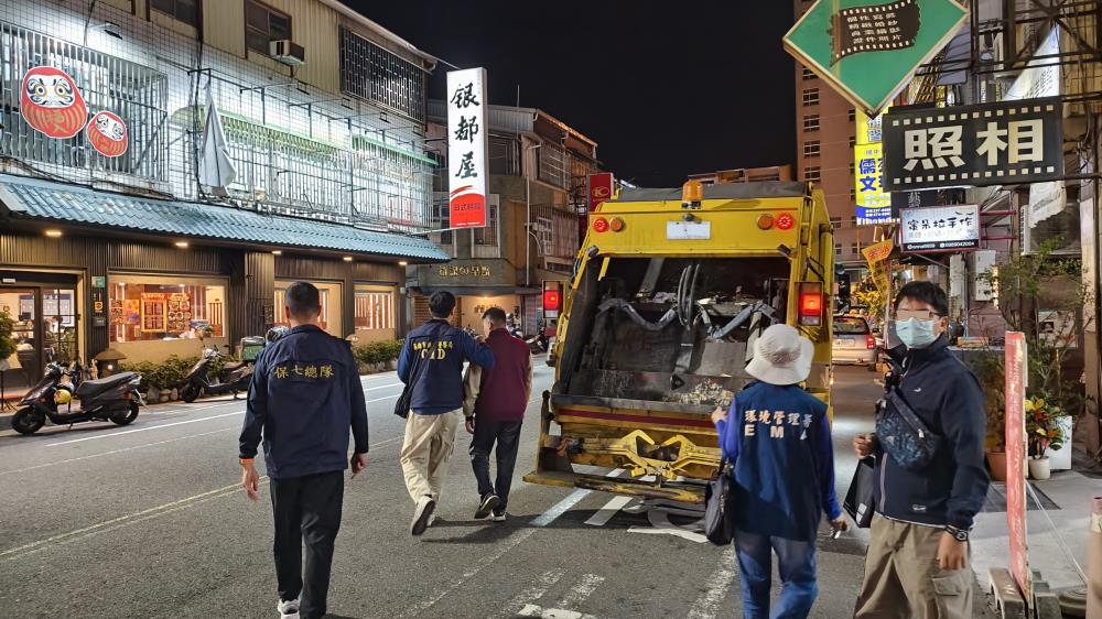 0331.查扣廢棄物清除公司垃圾車.jpg