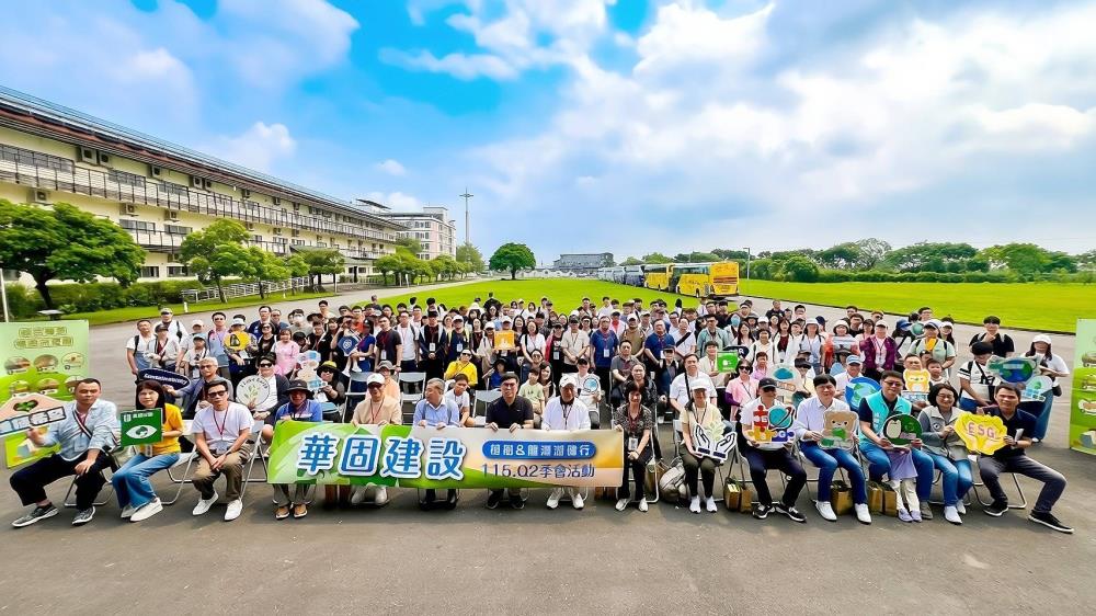 0411.彭啓明部長參與植樹活動合照.jpg