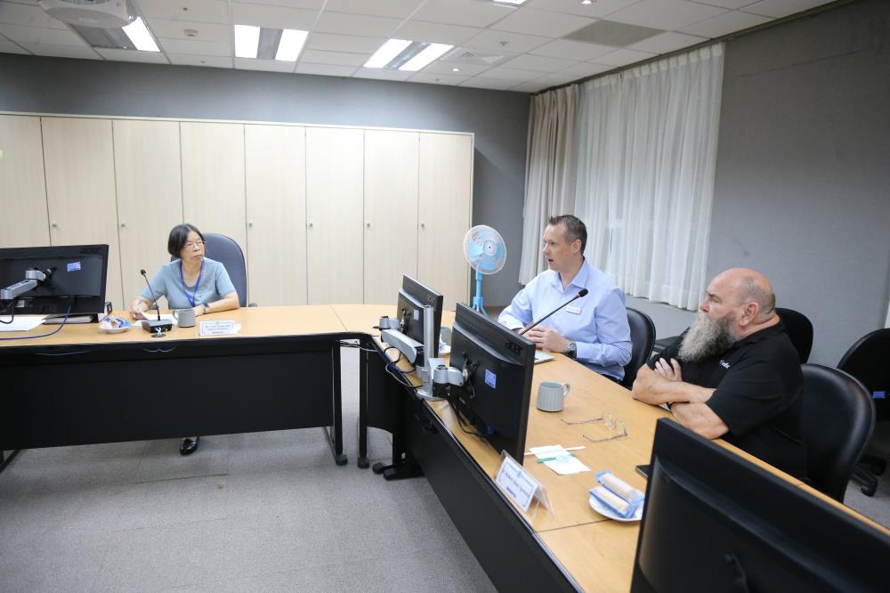 0423.01_國環院與NATA專家進行評鑑結束會議.jpg