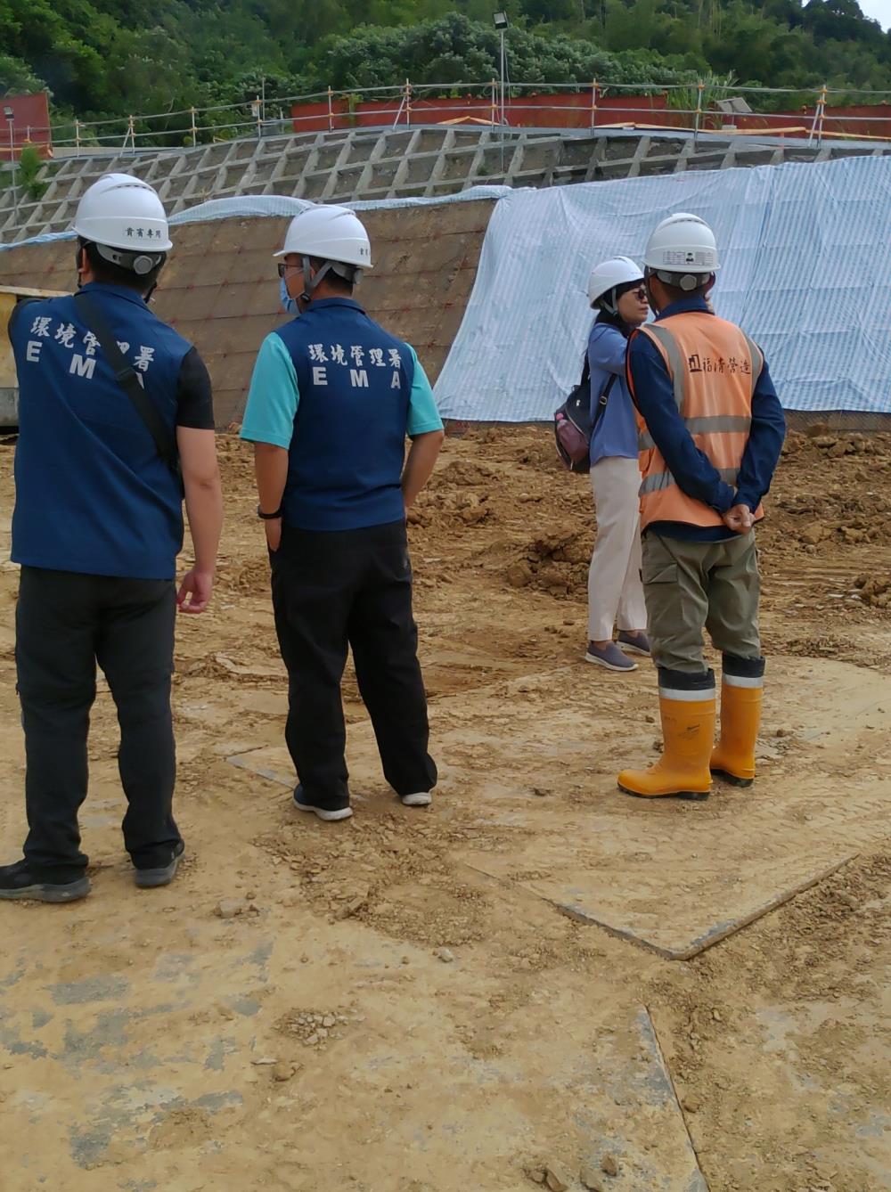 0506.檢察官與環管署中區中心人員履勘隧道工程情形.jpg